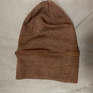 Merino virgin wool silk newborn hat. 0-3 months. Brown.